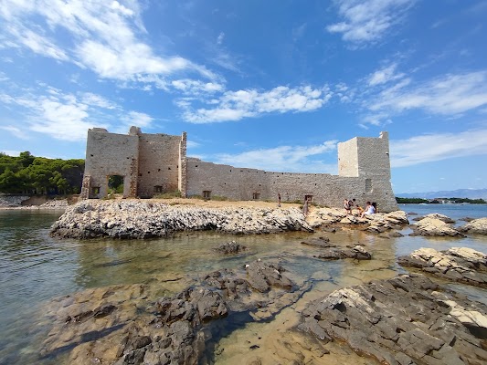 Kastelina Castle