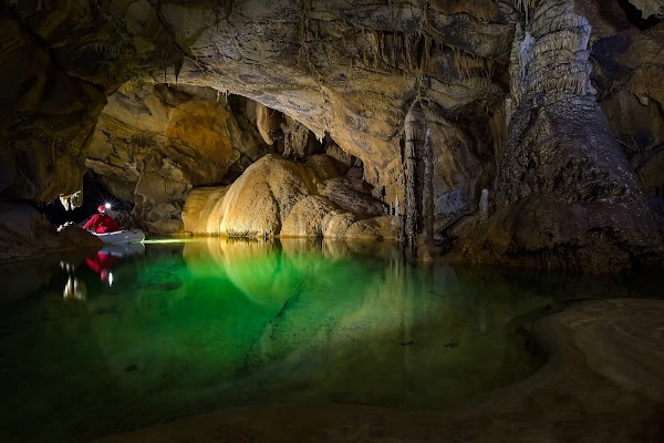 Cross cave