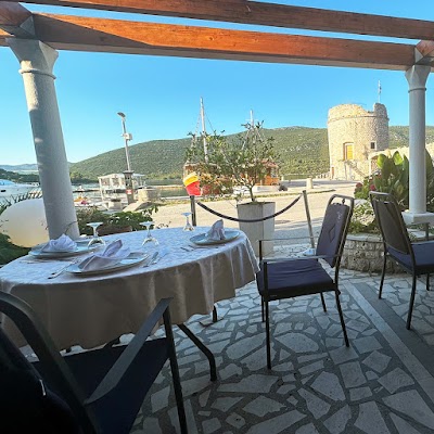 Bota Šare Mali Ston restaurant & oyster bar