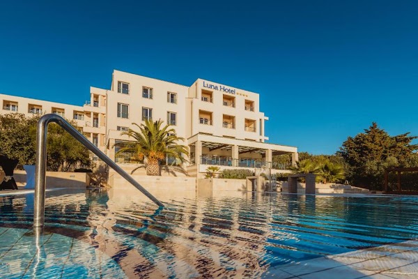 LA LUNA HOTEL