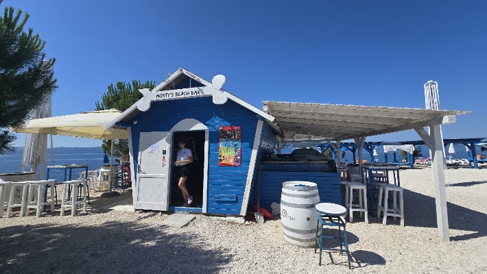 Monty's Dog Beach & Bar