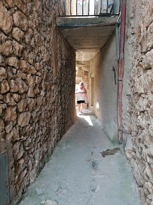Narrowest street