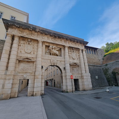 Land Gate
