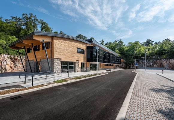 Poklon Visitor Centre / Centar za posjetitelje Poklon