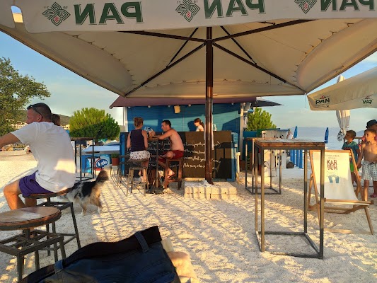 Monty's Dog Beach & Bar