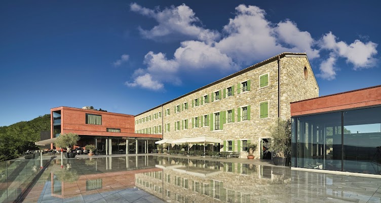ROXANICH Winery and Design Hotel
